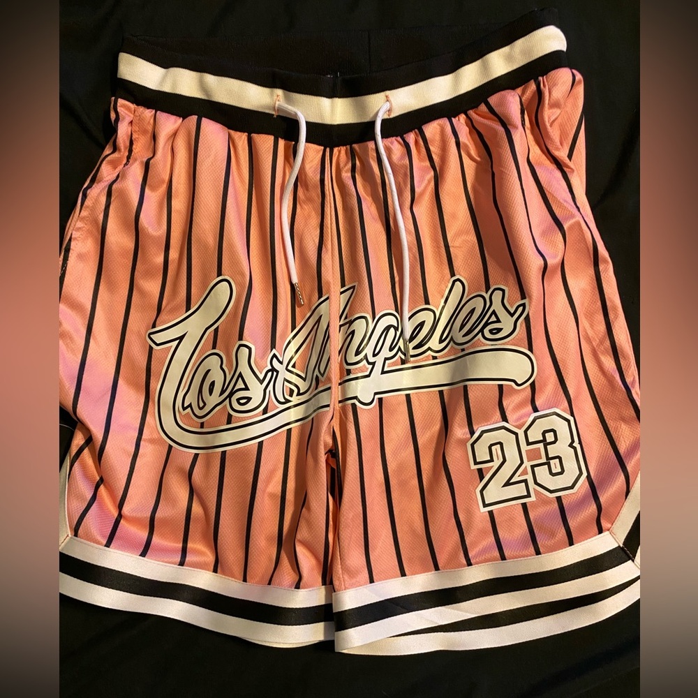 Men’s Medium LA shorts